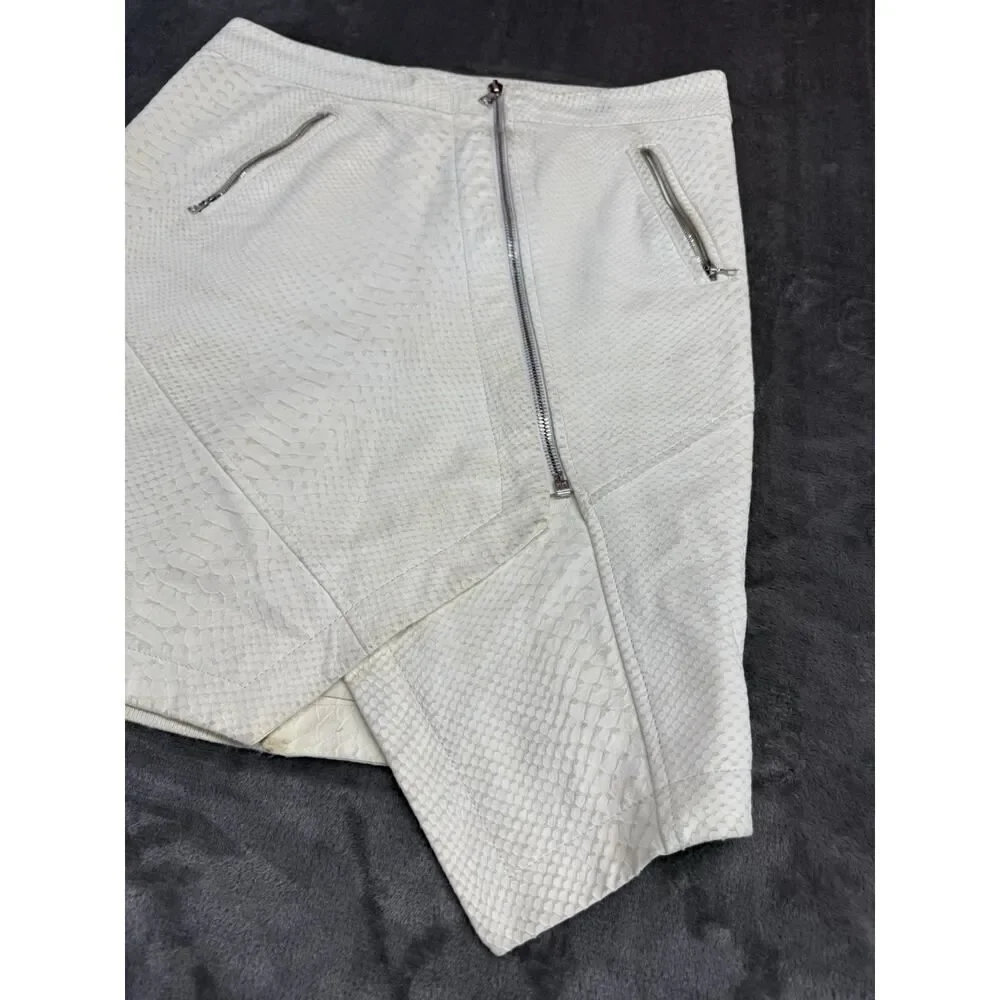Yigal Azrouël Ivory Leather Skirt Size 8 Asymmetrical Zip Snake Texture